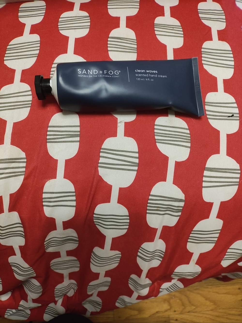 SAND + FOG Clean Waves Scented Hand Cream - Navy Blue Tube